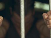 prisonnier debout fenêtre (Jean Mambrino)