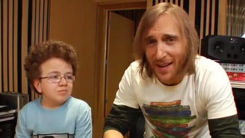 Keenan Cahill et David Guetta ... en grande discussion à propos de Youtube