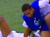 brancardiste beaucoup soulever joueur blessé