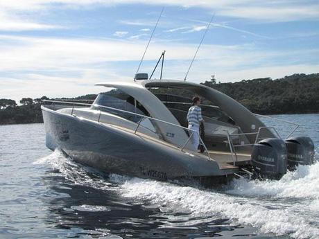 Objet non identifié sur l’eau