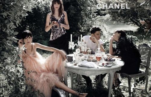 Campagne Chanel Spring - Summer 2011 : A black and white...