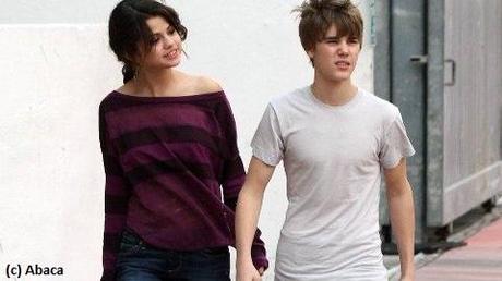 Justin Bieber et Selena Gomez ... Ils portent le même collier (photo)