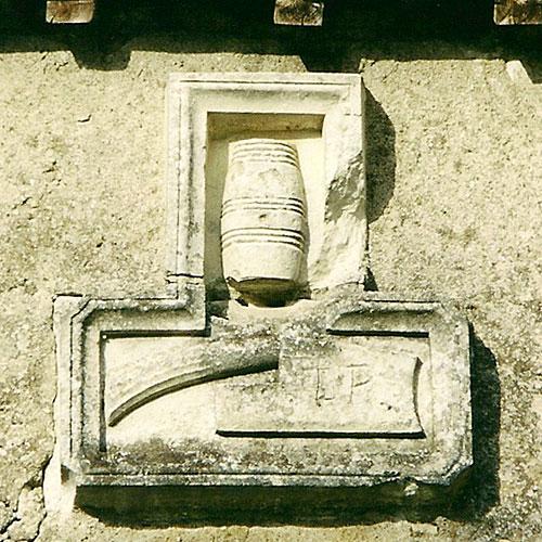 Une doloire de tonnelier sculptée à Montlouis (37)