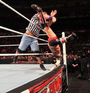 Les leaders des Nexus et de The Corre, CM Punk et Wade Barrett en décousent lors de Raw