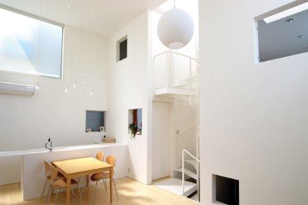Une petite maison à étages, par le Studio LOOP