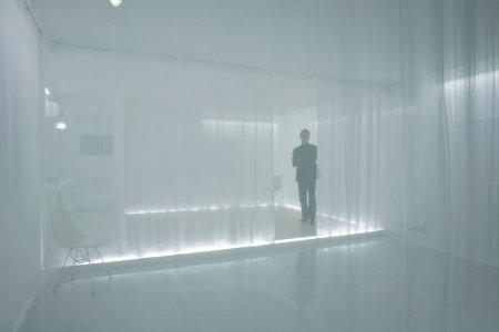 Une rénovation d’appartement épurée, blanche et translucide