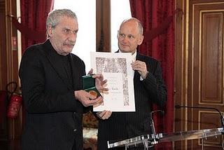 Paolo Conte décoré de la médaille d'honneur de la ville de Paris