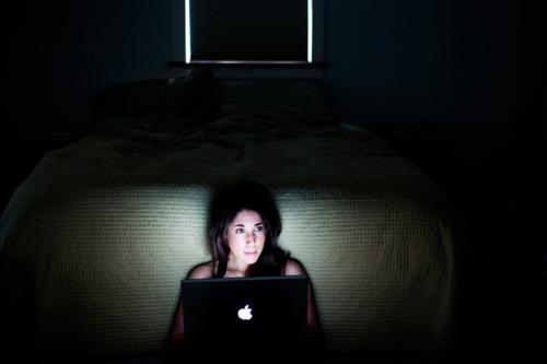 Bloggers. Une série de clichés de Gabriela Herman.
- via