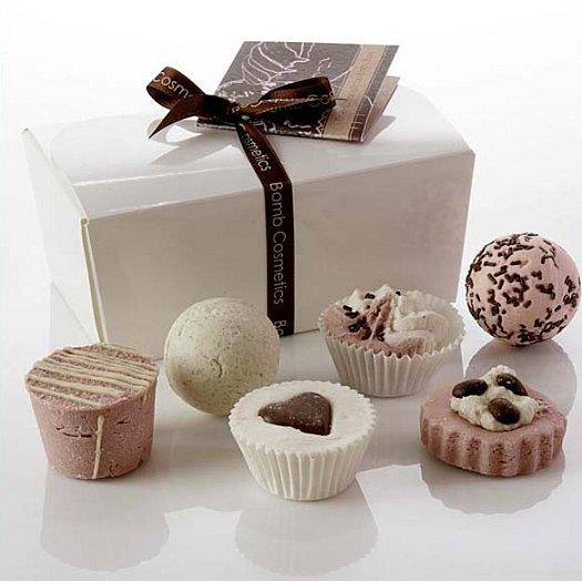 chocolate-ballotin-gift-set-bomb-cosmetics-2942-p.jpg