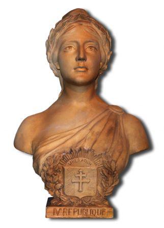 marianne, sénat, sculptée par M Leduc, en représentation de la IVème république
