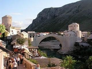 Quartier du Vieux pont de la vieille ville de Mostar- Bosnie-Herzégovine
