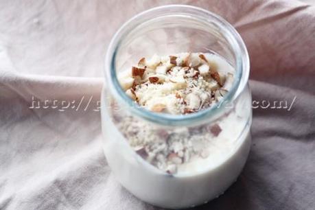 Yougourt de soja maison avec des amandes