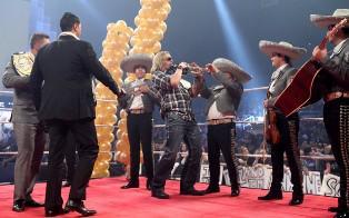 Alberto Del rio fête sa victoire au Royal Rumble et annonce qu'il rencontrera Edge le  3 avril 2011 à Wrestlemania 27