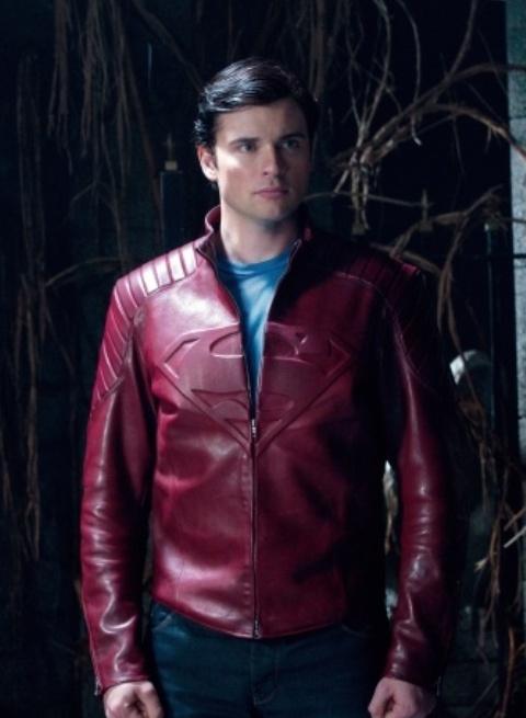 Smallville saison 10 ... Clark enfile la veste de Superman (photos)