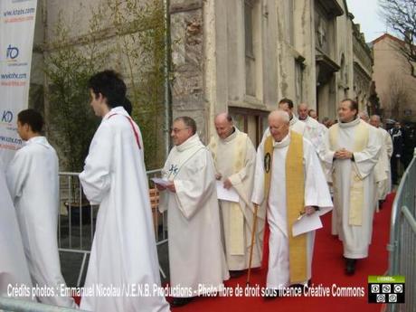 TÉMOIGNAGES SUR PLACE : Près d'un millier de personnes lors d'une exceptionnelle et émouvante cérémonie aux Lilas