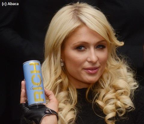 Paris Hilton ... Reconvertie en commerciale pour son champagne en canette (photos)