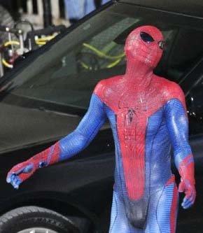 Photos: Garfield porte le costume de Spider-Man sur le tournage !