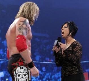 Vickie Guerrero annonce à Edge qu'elle arbitrera son prochain combat face à Dolph Ziggler