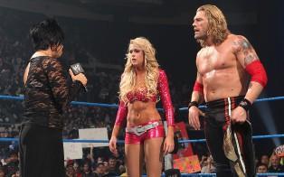 Vickie Guerrero annonce à Kelly Kelly qu'elle est virée de la WWE