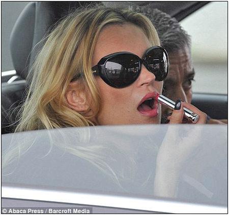 Face_of_Rimmel_Kate_Moss_Spotted_Using_Dior_Lipstick