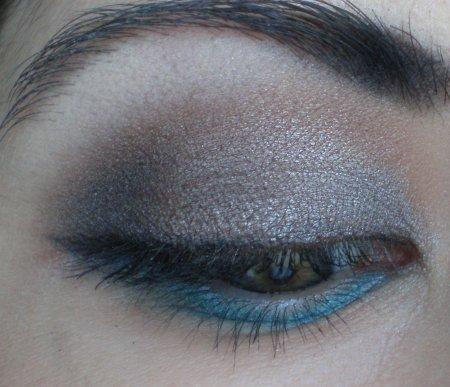 Make Up #98 : Peek-A-Blue