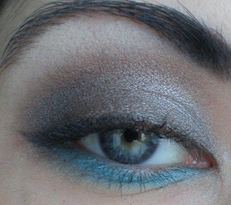 Make Up #98 : Peek-A-Blue