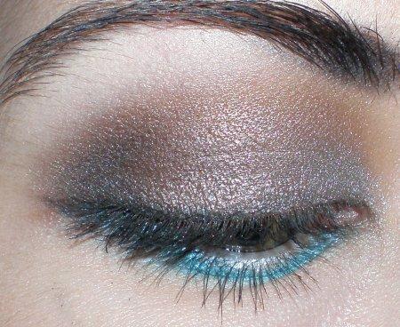 Make Up #98 : Peek-A-Blue
