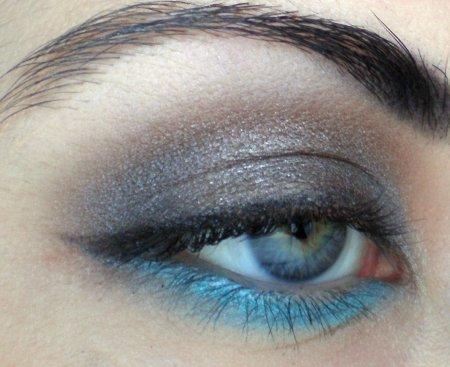 Make Up #98 : Peek-A-Blue
