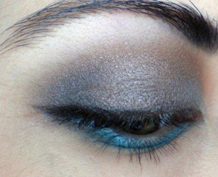 Make Up #98 : Peek-A-Blue