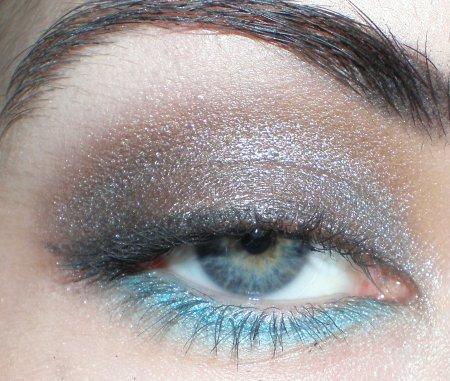 Make Up #98 : Peek-A-Blue