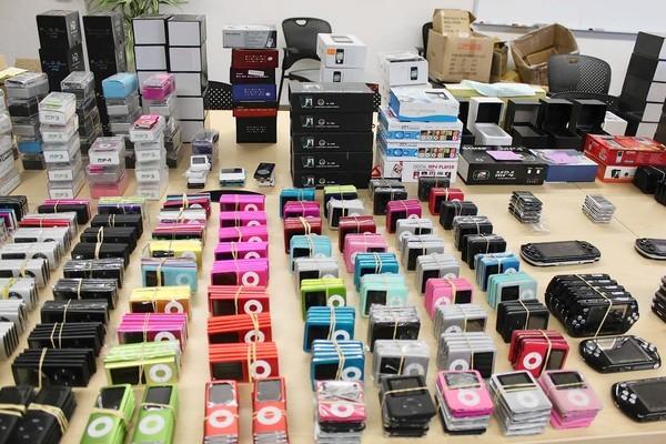 (USA] La police saisit 10 millions de $ en faux iPhones, iPods...