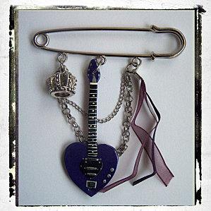 Elly_Bijoux_rock_Guitare_broche-coeur_LRG.jpg