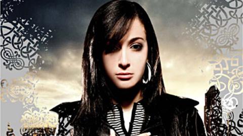 Kenza Farah ... son nouveau single, Sans jamais se plaindre