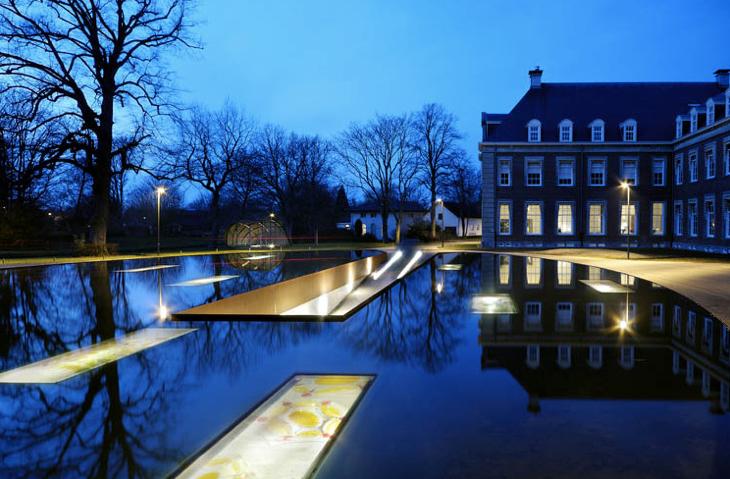 Le garage dans la fontaine