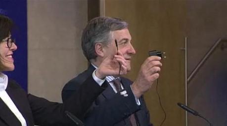 tajani-550x307 Nouveau chargeur pour l’iPhone 5 ?