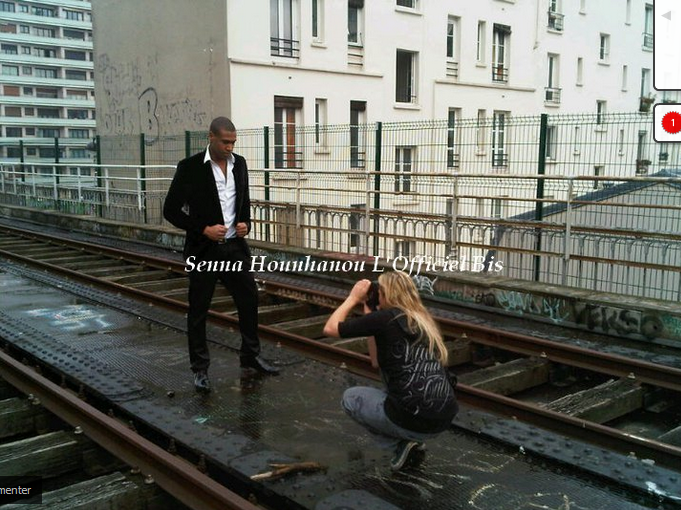 Senna dans Public savais qu'elle ferait enfant dos