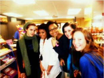 Emma Watson et Sophie Sumner en pleine séance de shopping