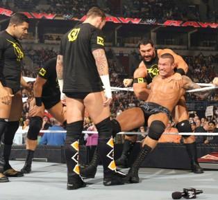 Randy Orton subit la vengeance des New Nexus
