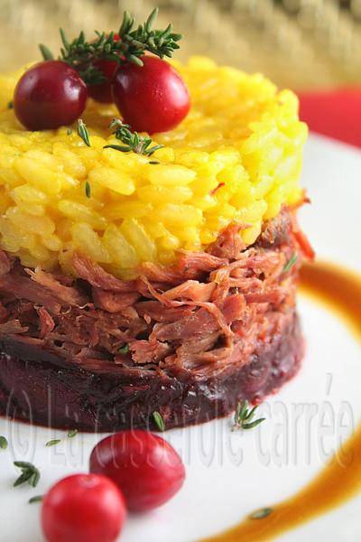 Risotto alla milanese sur effiloché de canard confit à la confiture d'oignons et canneberges