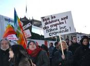 Manifestation solidarité avec luttes démocratiques sociales peuples arabes