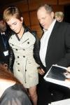 Emma Watson et son Trench Burberry, du fait surmesure pour elle !