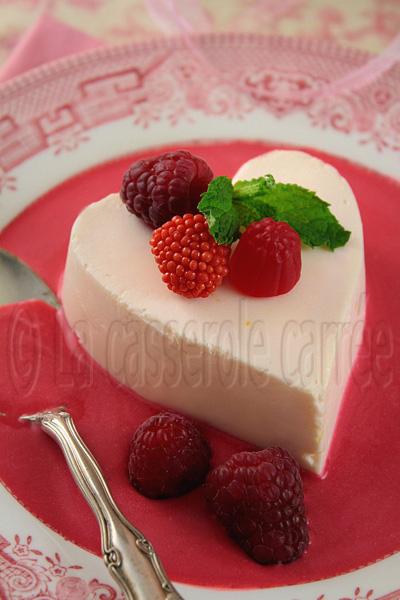 Coeurs à la crème classiques, sur coulis de framboise au Grand Marnier