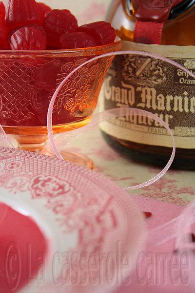 Coeurs à la crème classiques, sur coulis de framboise au Grand Marnier