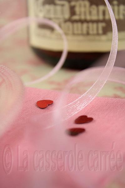 Coeurs à la crème classiques, sur coulis de framboise au Grand Marnier