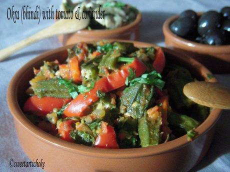 Okra (bhindi) with tomato & coriander – Gombos à la tomate et coriandre