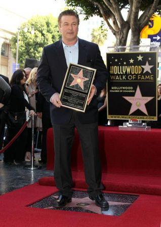 Alec_Baldwin_Alec_Baldwin_Honored_Hollywood_dFeiI6ydX9Wl.jpg