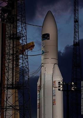 En direct de Kourou : le lancement de l'ATV-2 par Ariane 5 .