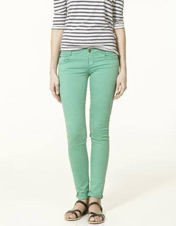 Comment porter le slim coloré?