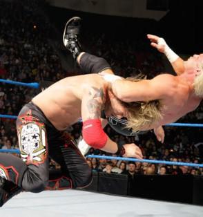 Les deux stars de la WWE Edge et Dolph Ziggler aux prises pour le titre de Champion du Monde poids Lourds