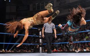 Victoire de la championne des Divas Eve face à Layla lors de smackdown du 11/02/2011
